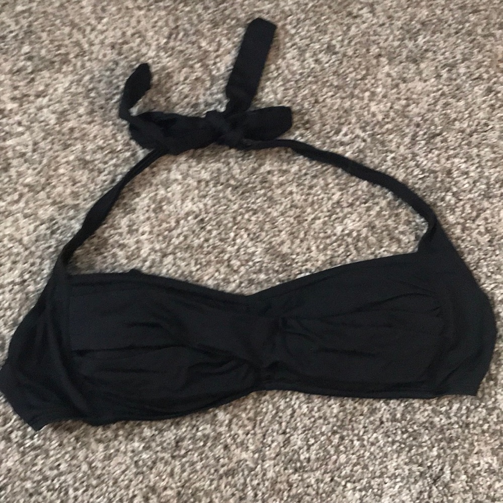 Size M black swim top